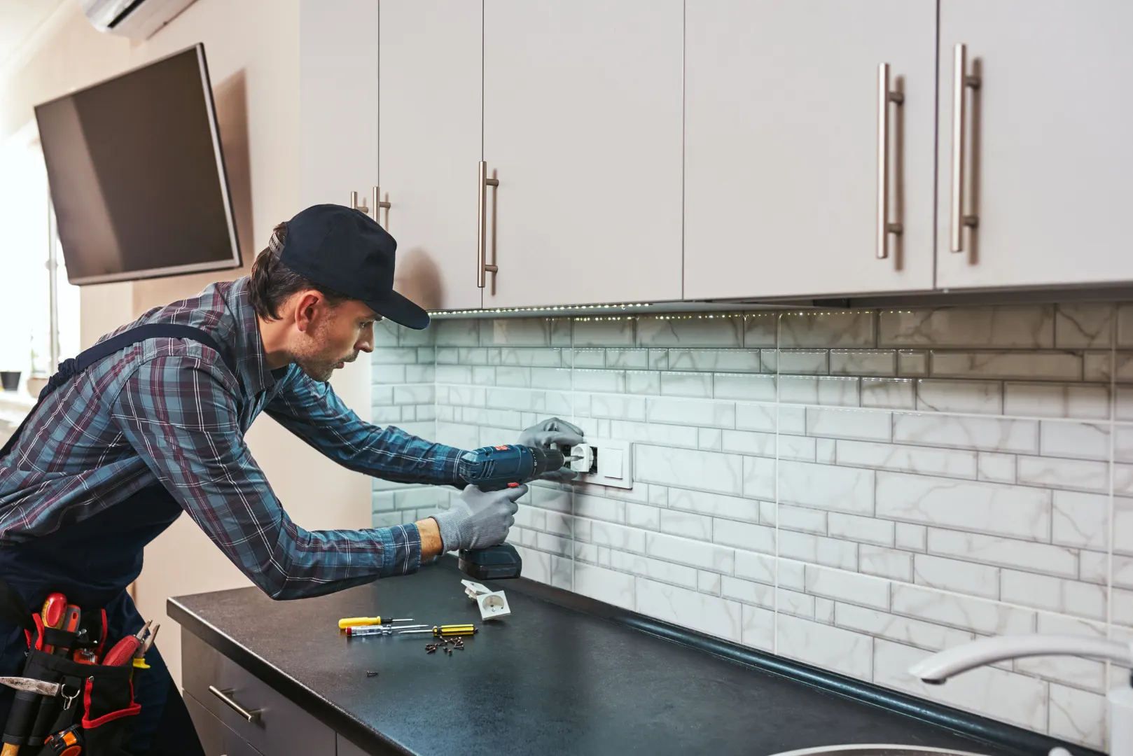 Weather-resistant exterior painting